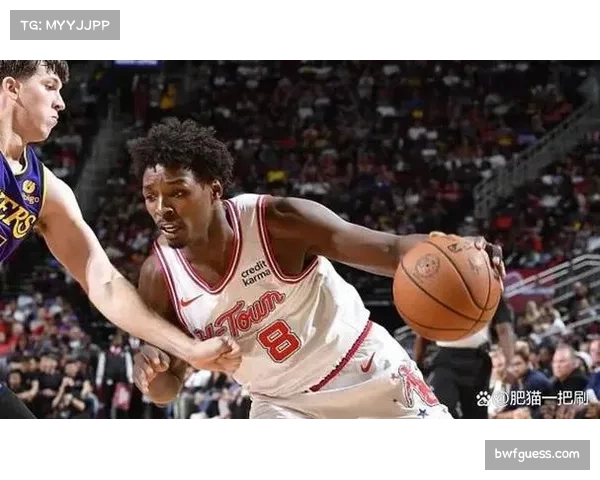 更衣室故事：一场失利后，年轻核心与老将关于是否坚持区域防守的激烈讨论